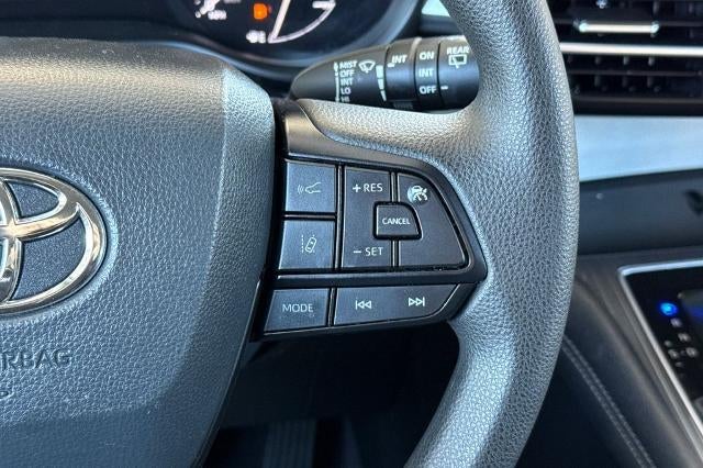 2025 Toyota Sienna LE