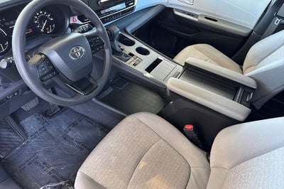 2025 Toyota Sienna LE