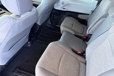 2025 Toyota Sienna LE