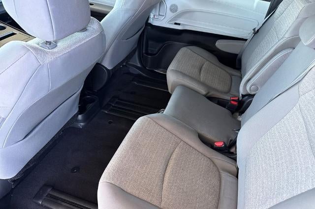 2025 Toyota Sienna LE