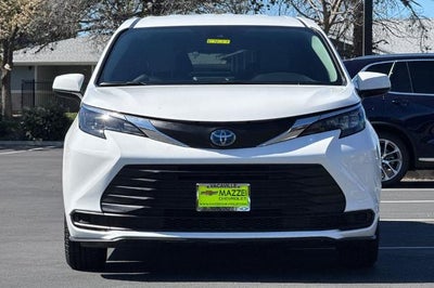 2025 Toyota Sienna LE