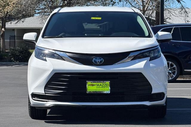2025 Toyota Sienna LE