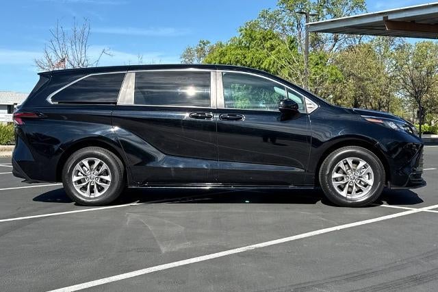 2024 Toyota Sienna LE