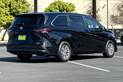 2024 Toyota Sienna LE