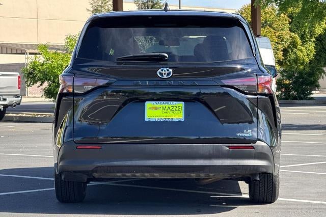 2024 Toyota Sienna LE