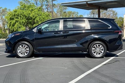 2024 Toyota Sienna LE