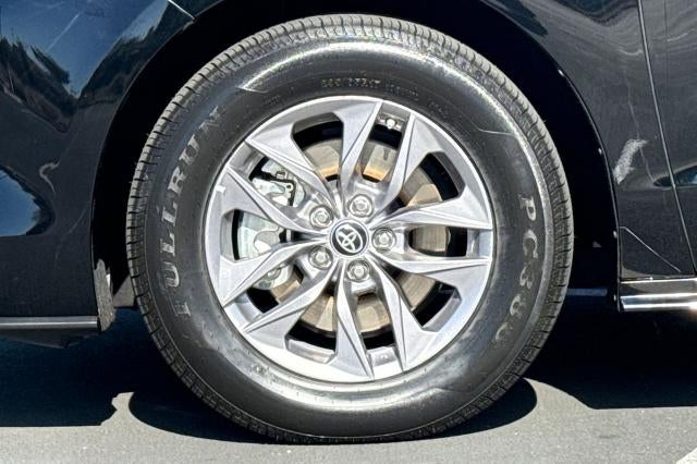 2024 Toyota Sienna LE