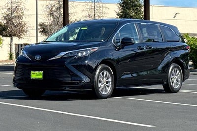 2024 Toyota Sienna LE