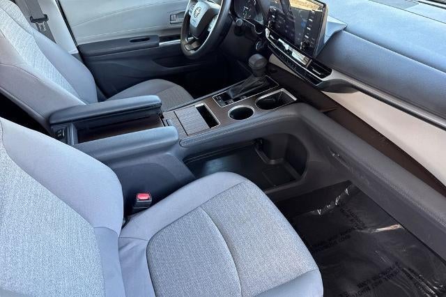 2024 Toyota Sienna LE