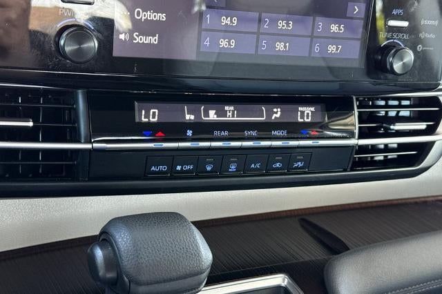 2024 Toyota Sienna LE