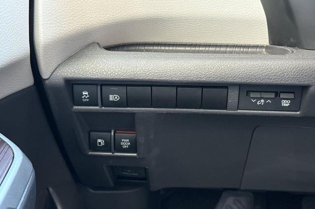 2024 Toyota Sienna LE