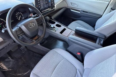 2024 Toyota Sienna LE