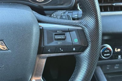 2024 Mitsubishi Outlander SE