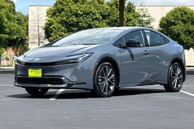 2025 Toyota Prius XLE