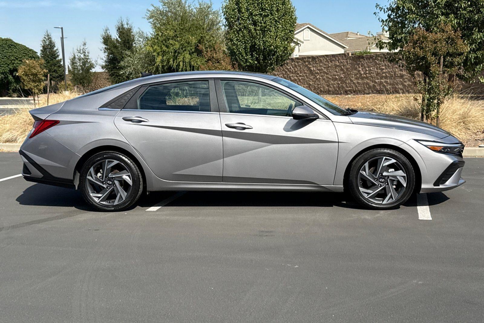 2025 Hyundai Elantra Limited